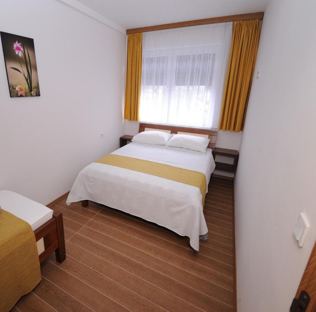 Hotel Rafaelo Bosanska Dubica Exterior photo